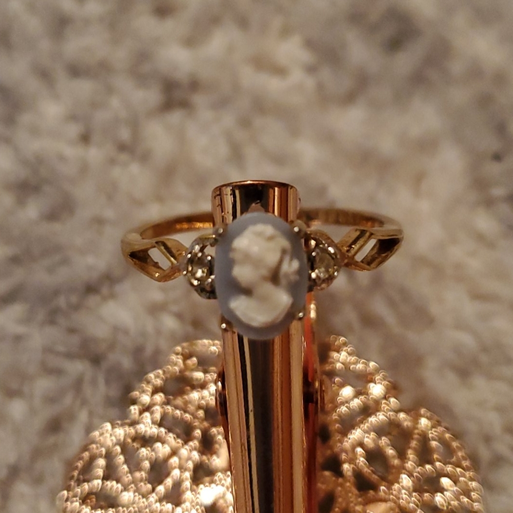 Cameo ring